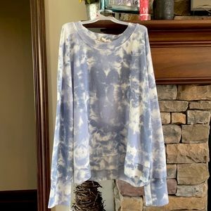 Cute blue tie-dye crewneck
